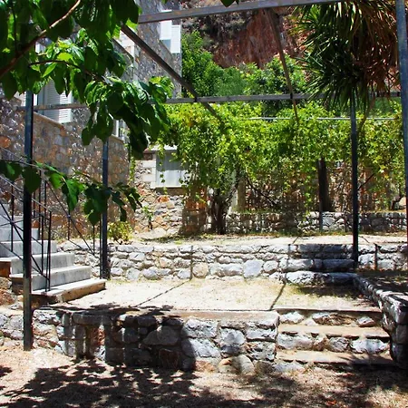 Villa Oitylo Stone Tower Karavostasi (East Mani)