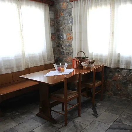 빌라 Oitylo Stone Tower Karavostásion